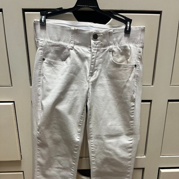 Apt. 9 Denim - White Apt9 capri jeans. Size 4 excellent condition